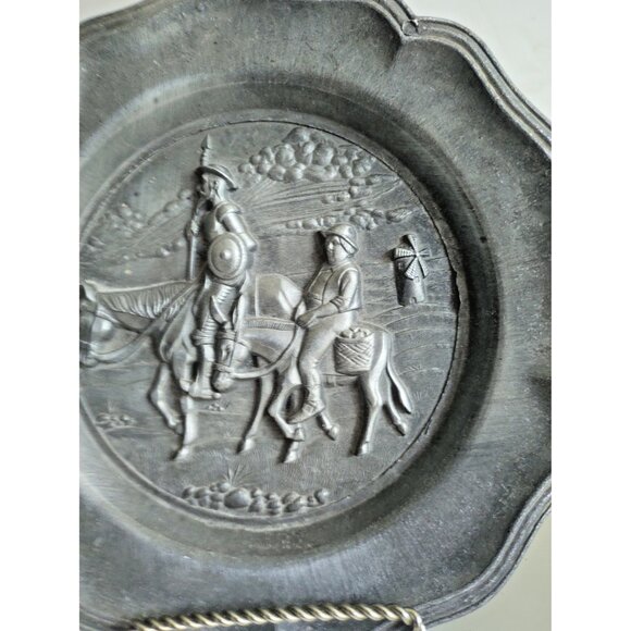 Vintage Pewter Hanging Plate Don Quijote and Sancho Panza 1960's 8 3/4" - Picture 2 of 8